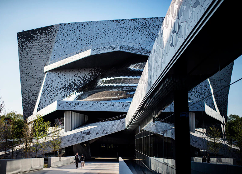 Pioneering relentlessly to find new techniques and developments in aluminium facade and wall cladding